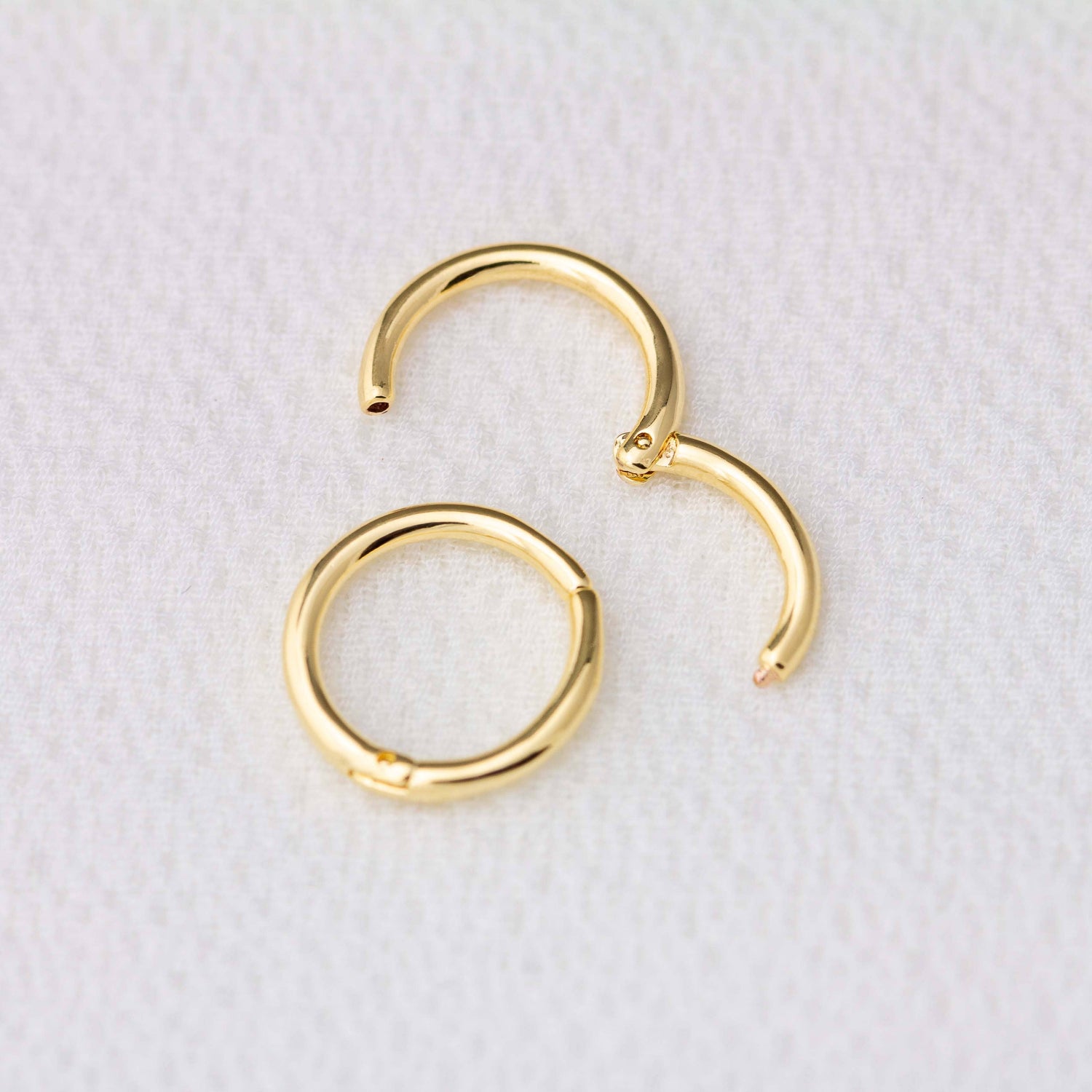 Mini Seamless Clicker Hoop Earrings: 11mm
